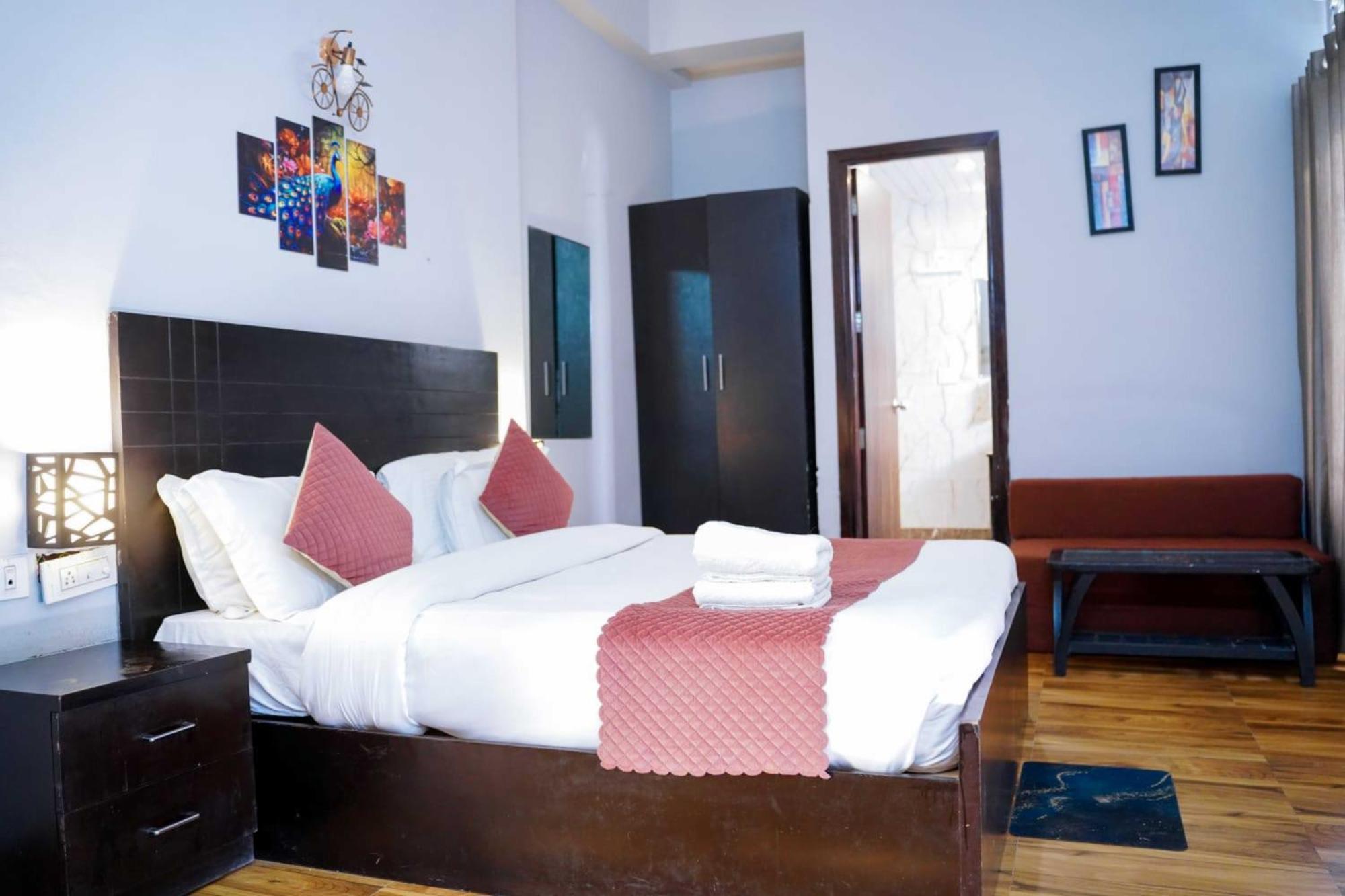 Vrindavan Dreams Hotel And Suites Εξωτερικό φωτογραφία