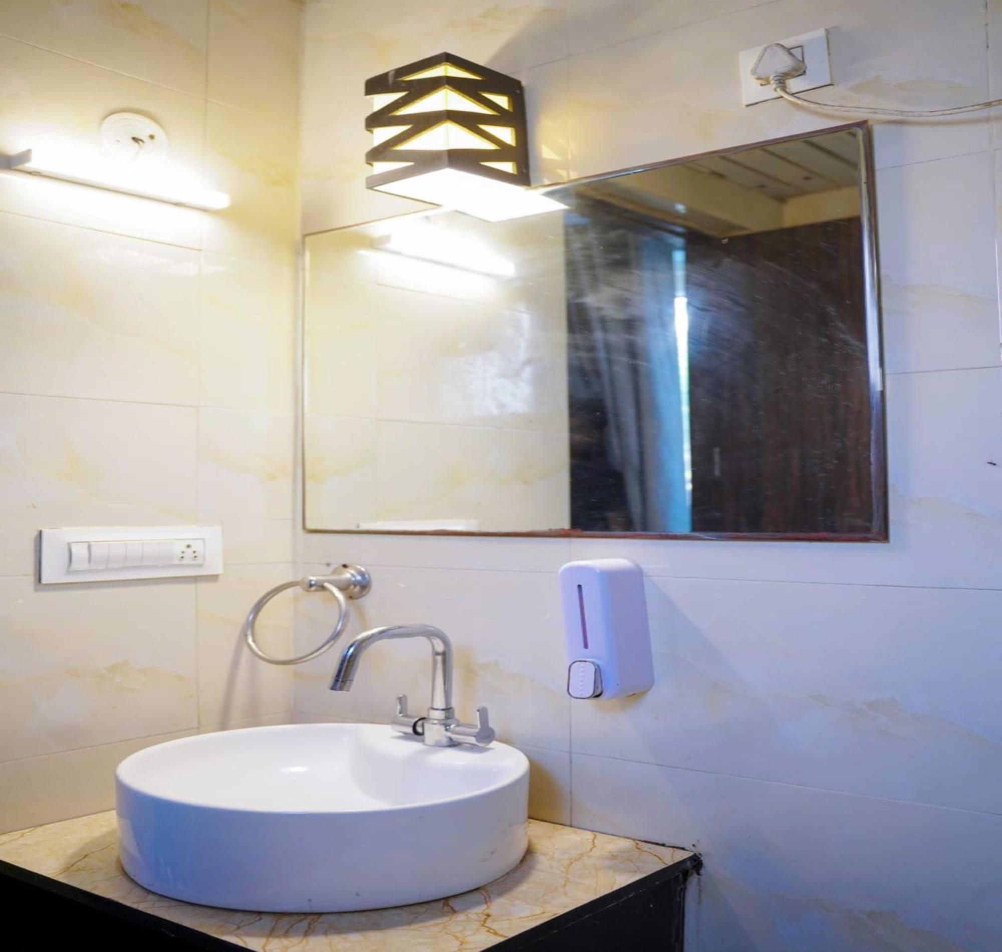 Vrindavan Dreams Hotel And Suites Εξωτερικό φωτογραφία