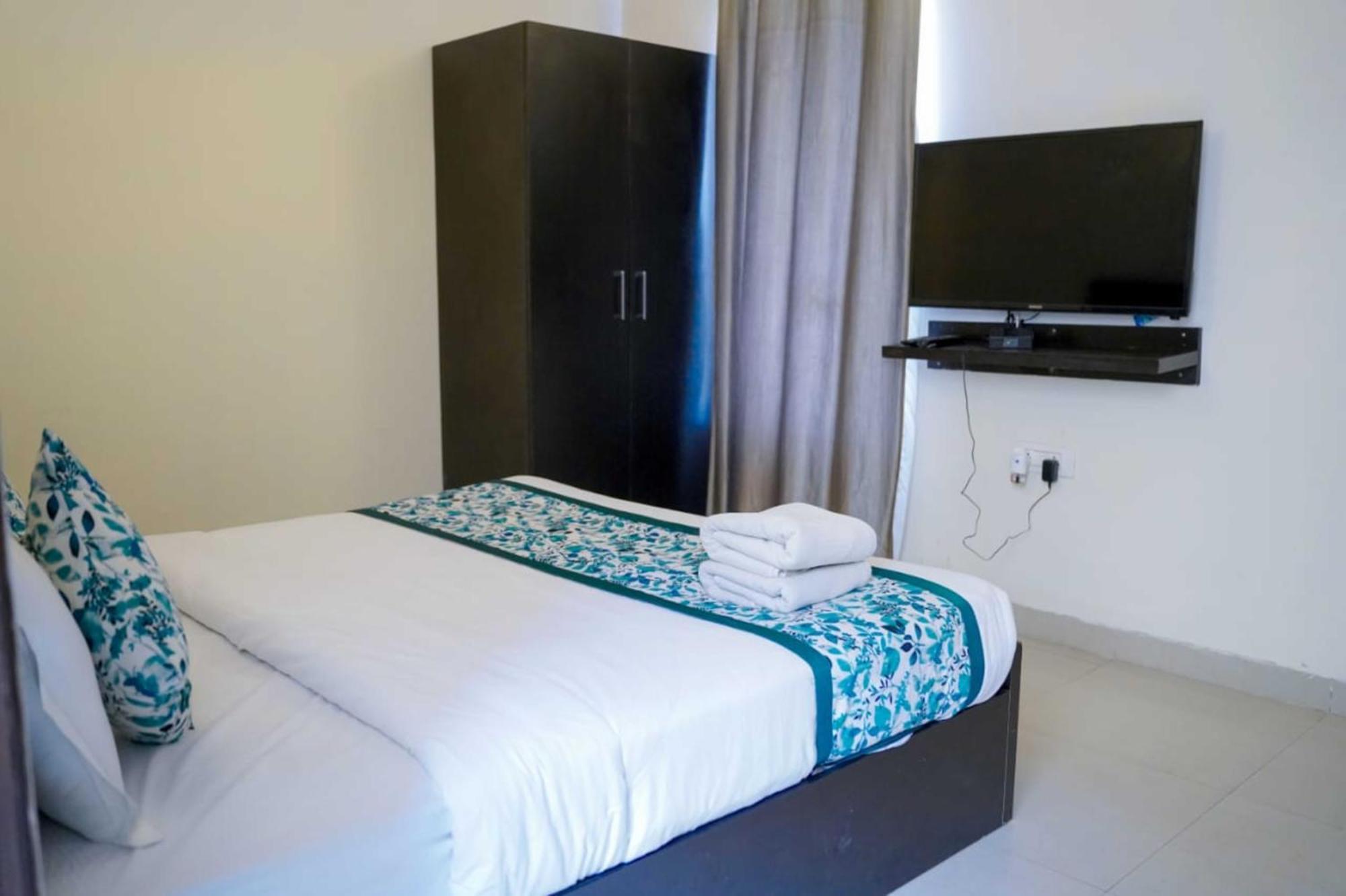 Vrindavan Dreams Hotel And Suites Εξωτερικό φωτογραφία