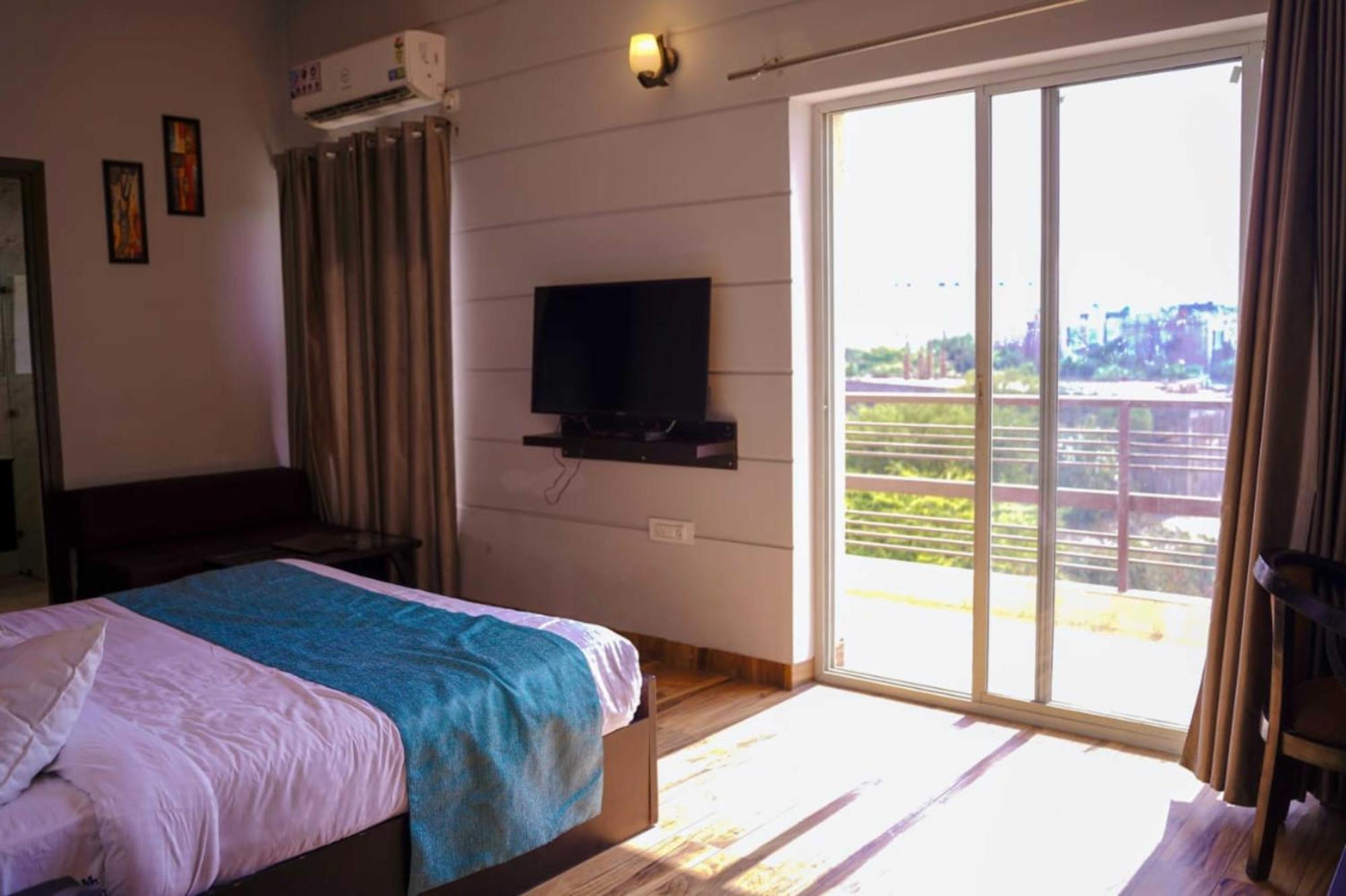 Vrindavan Dreams Hotel And Suites Εξωτερικό φωτογραφία