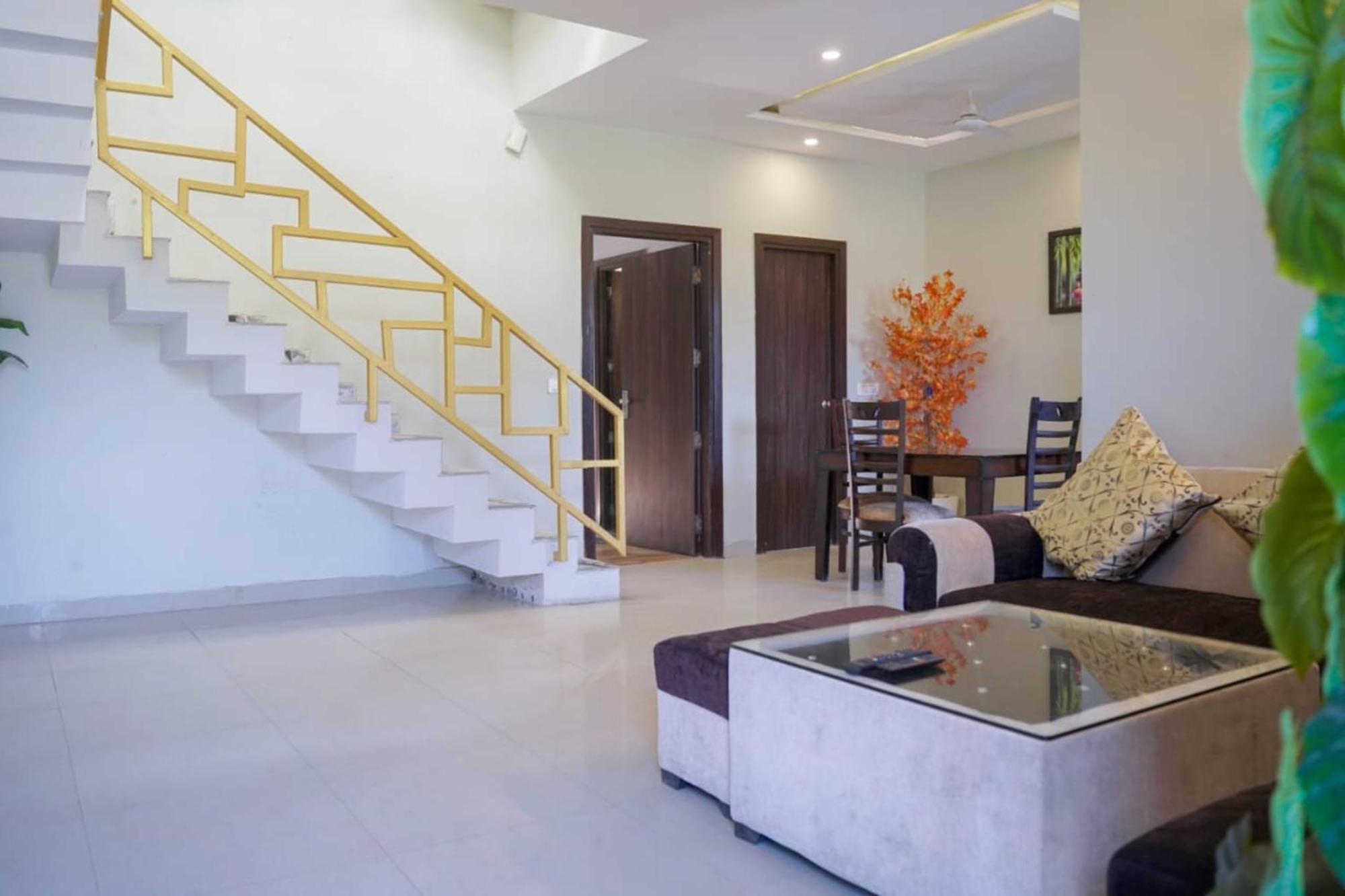 Vrindavan Dreams Hotel And Suites Εξωτερικό φωτογραφία