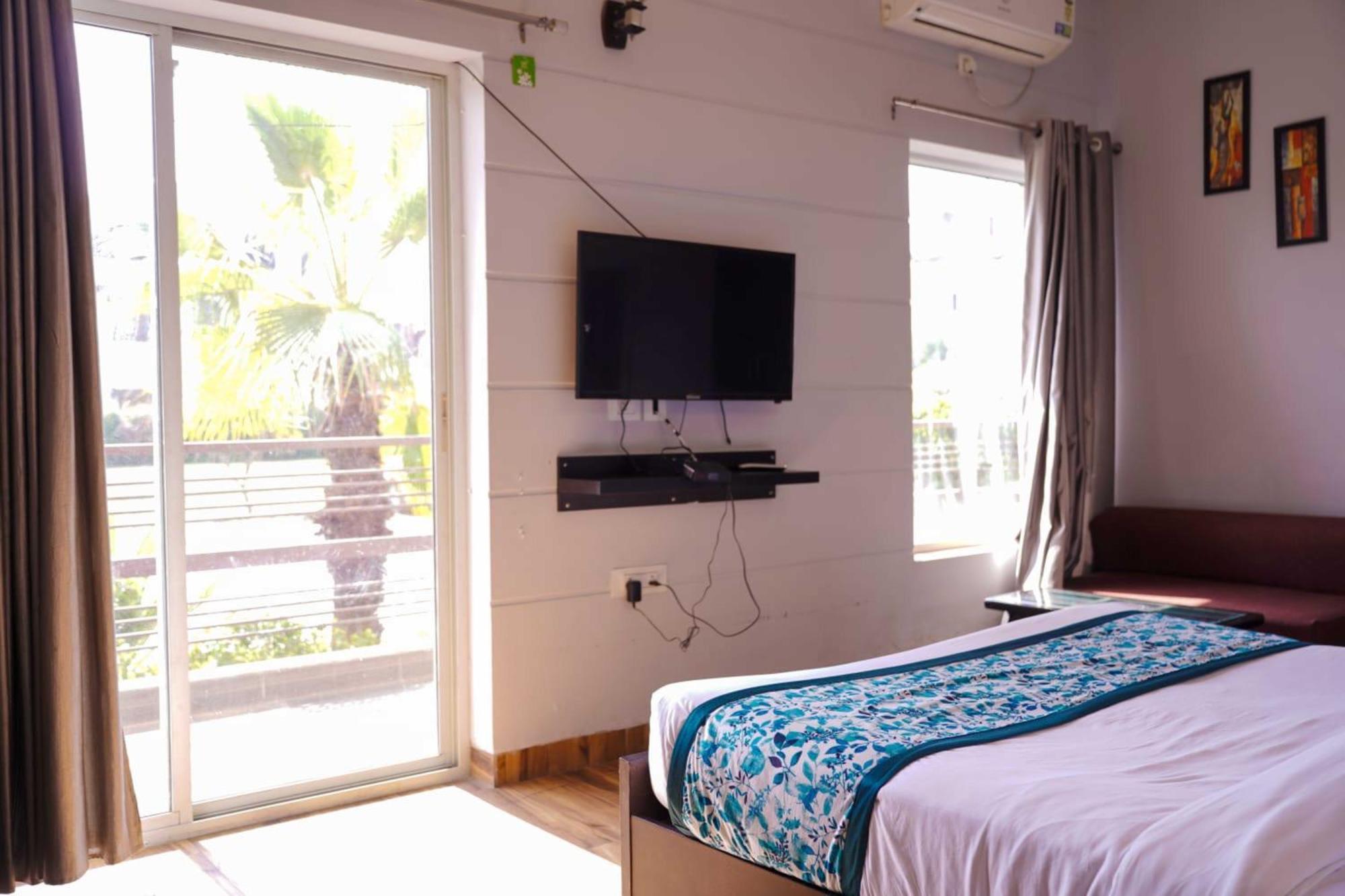 Vrindavan Dreams Hotel And Suites Εξωτερικό φωτογραφία