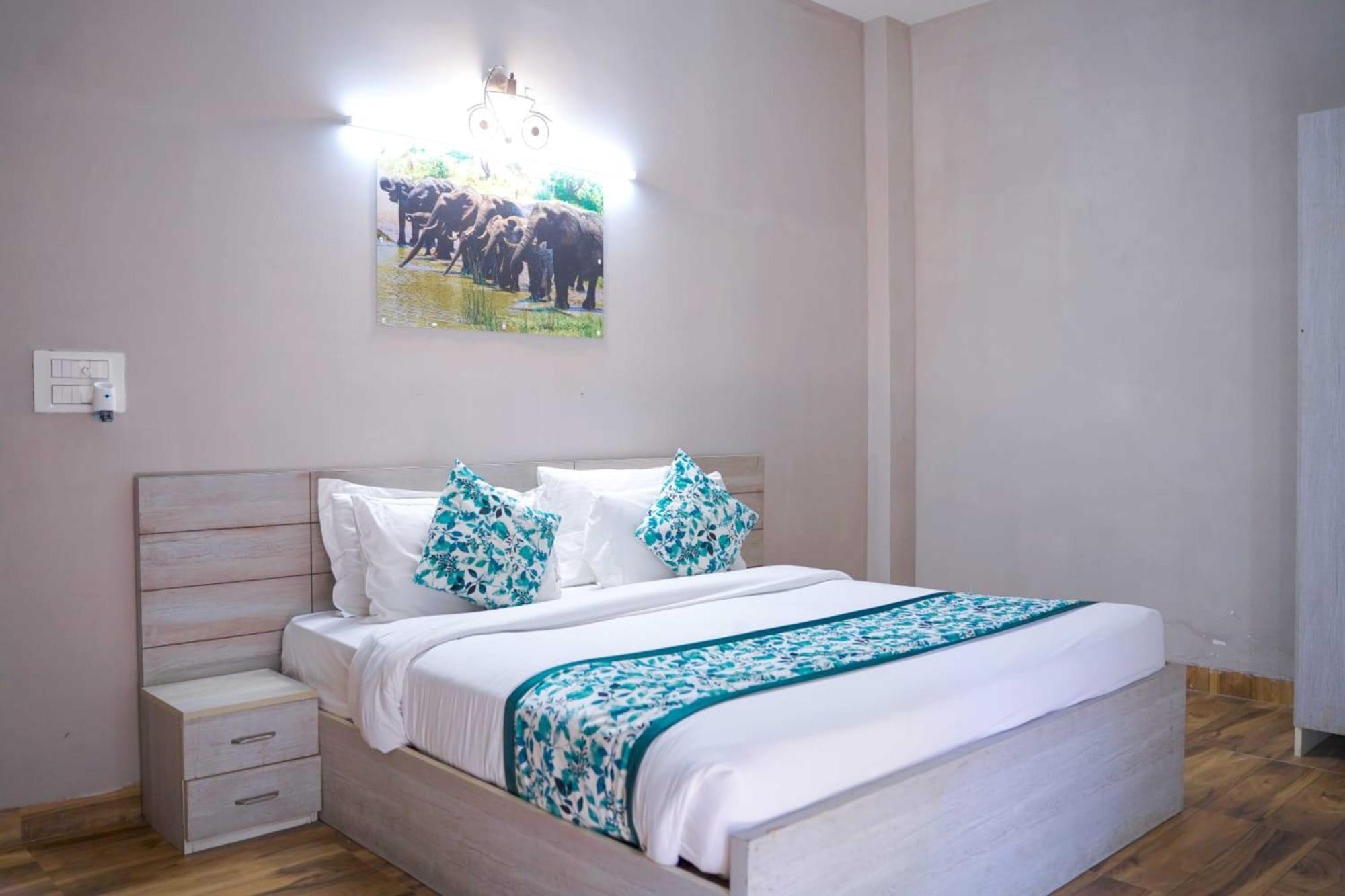 Vrindavan Dreams Hotel And Suites Εξωτερικό φωτογραφία